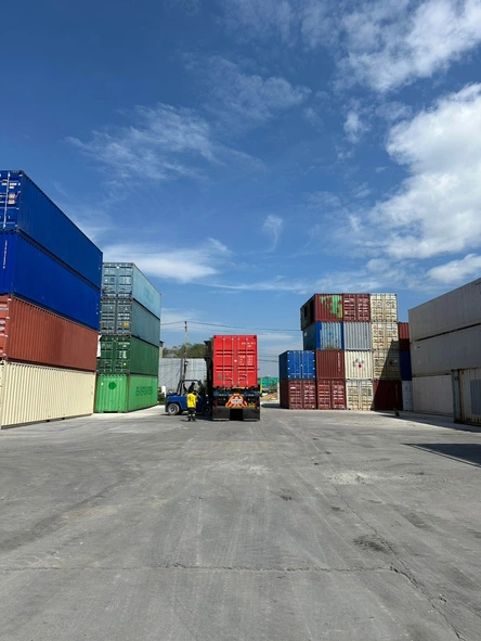 1. บริการลานตู้คอนเทนเนอร์ (Depot service)